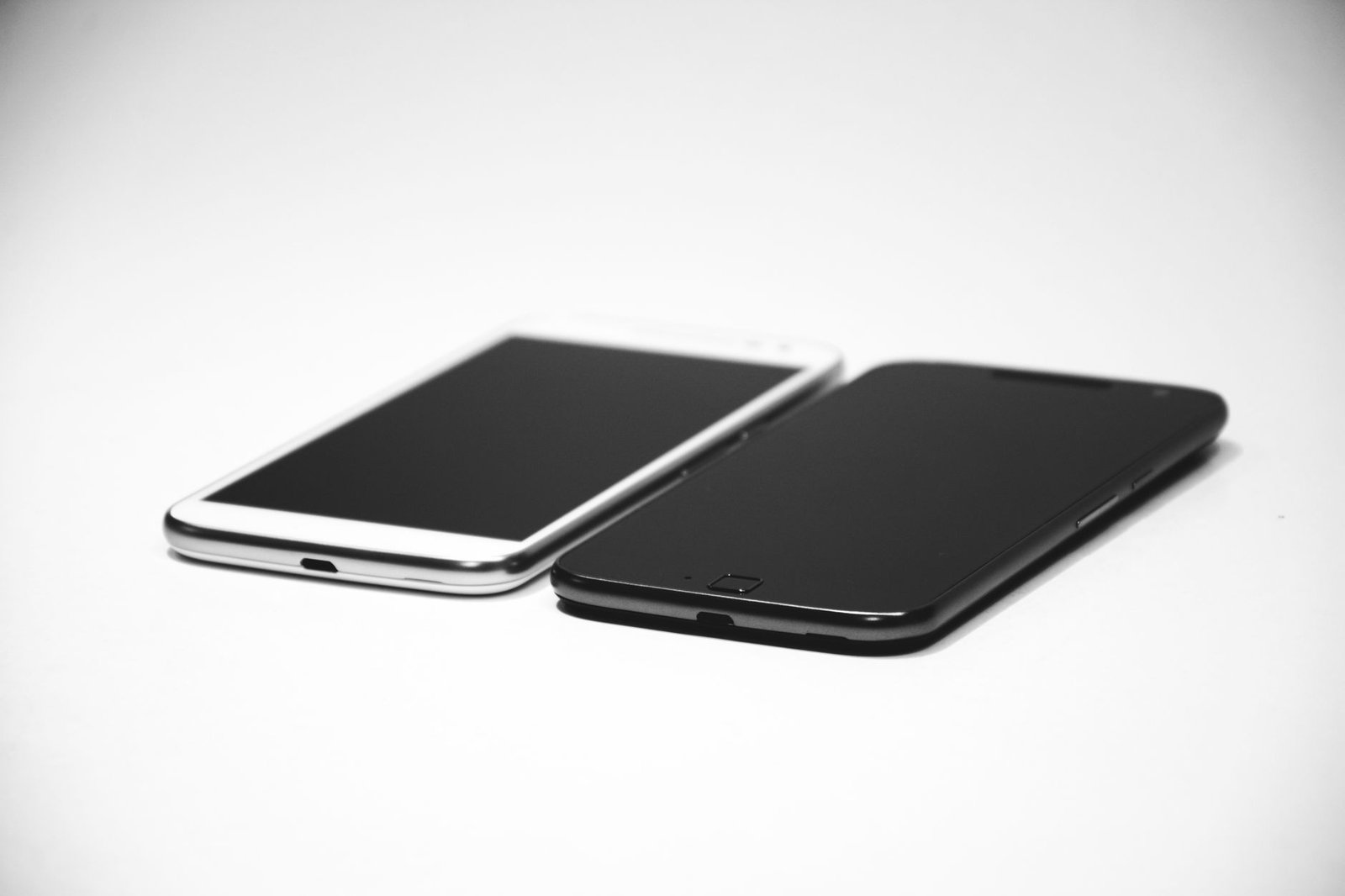 Android smartphone with apps and system settings